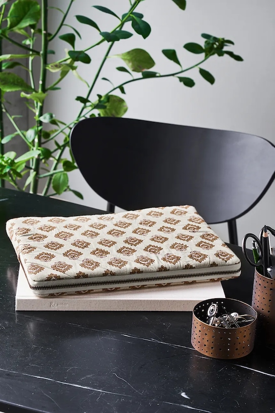 House Doctor pokrowiec na laptopa 32 x 23 cm 203670821 beżowy AA00