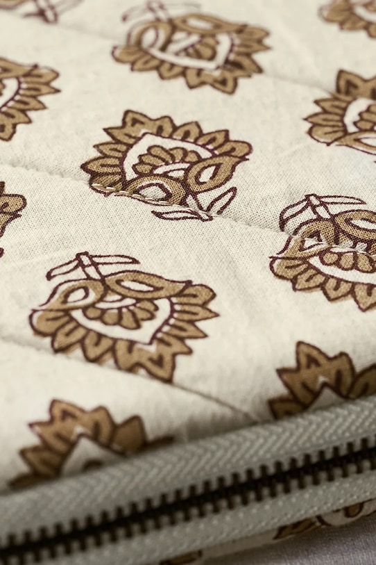 Lifestyle House Doctor pokrowiec na laptopa 32 x 23 cm 203670821 beżowy