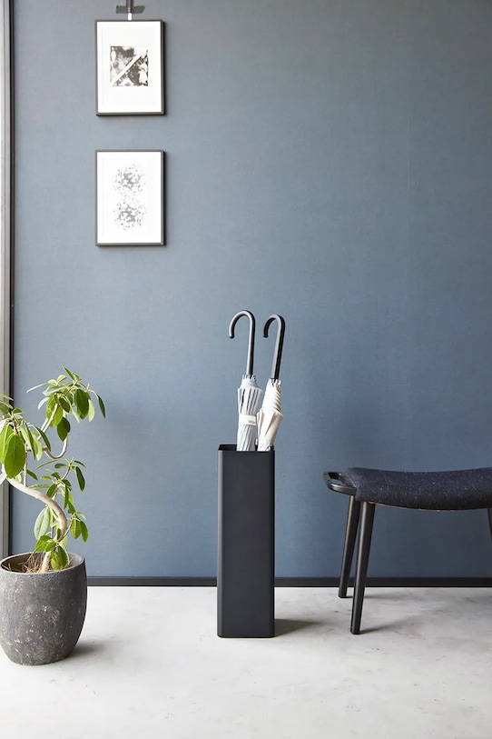 Stojalo za dežnike Yamazaki Smart 1579.. črna AA00