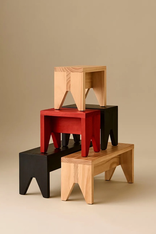 HAY stołek z drewna sosnowego 25 x 19,5 x 30 cm czarny AF788.F625.AB68