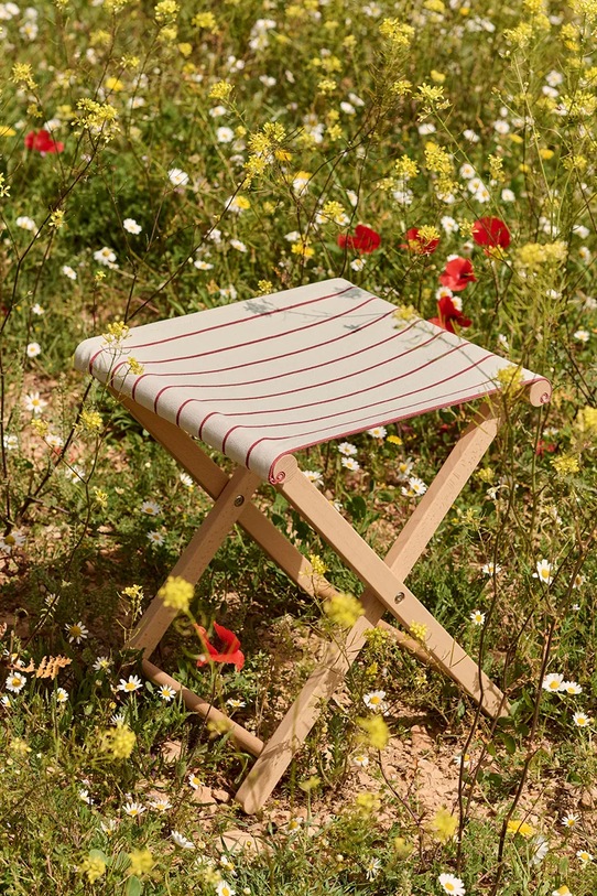 HAY stołek z drewna bukowego 46 x 40 x 37 cm AE971.E863 czerwony