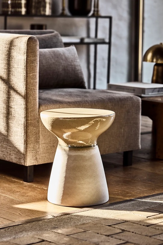 House Doctor stolik kawowy z gliny 43 x 36 cm beżowy 203840601