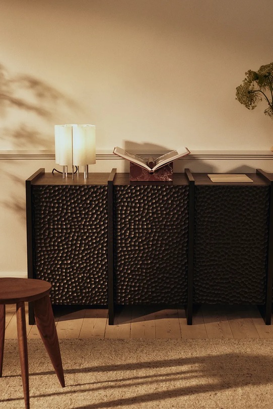 Salon i sypialnia Ferm Living stolik z drewna orzechowego 45 x 42 x 42 cm 1104273157 brązowy