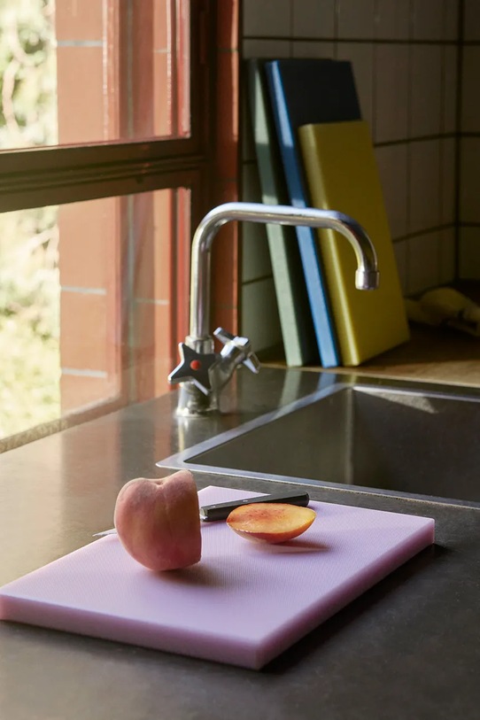 Doska na krájanie HAY Slice 30 x 20 x 2 cm AD869.A602.AB78 ružová