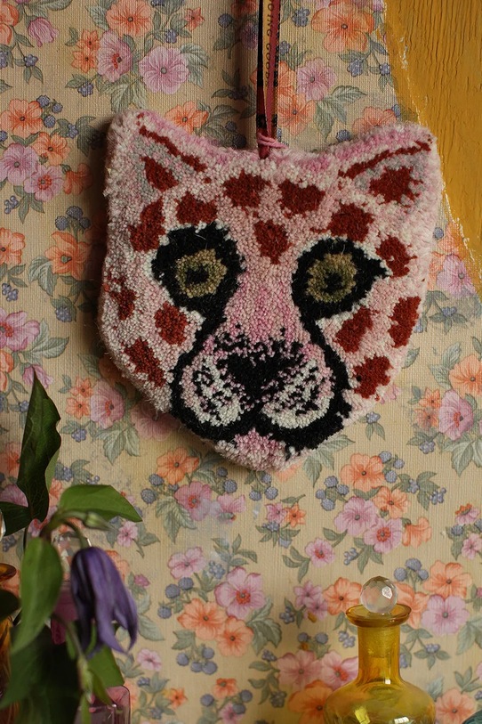 Doing Goods dekoracja ścienna Pinky Leopard 20 x 22 x 2 cm 1.45.10.038.030.3