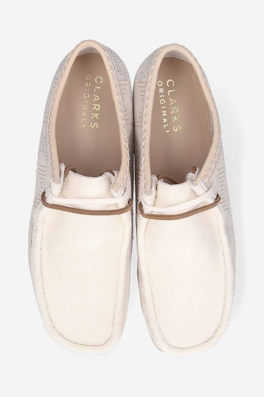 Половинки обувки от велур Clarks Wallabee Boot бежов 26165014