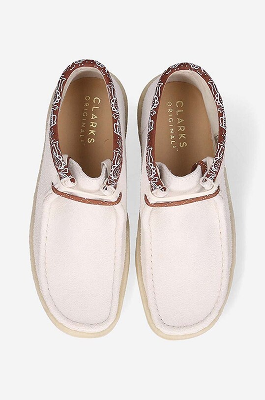 Semišové poltopánky Clarks Wallabee Cup béžová 26167977