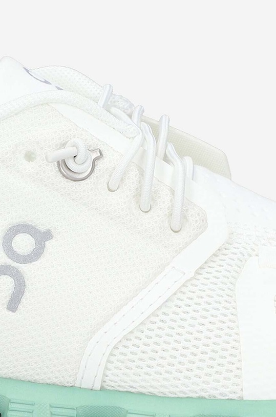 On sneakers 5998369