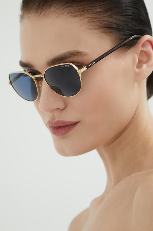 Slnečné okuliare VOGUE zlatá 0VO4242S