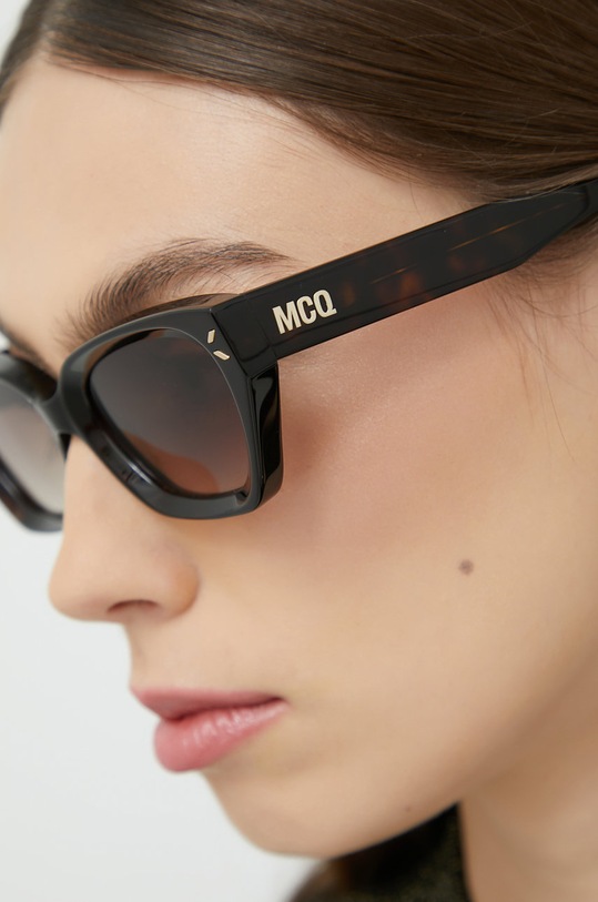 MCQ okulary przeciwsłoneczne MQ0345S brązowy
