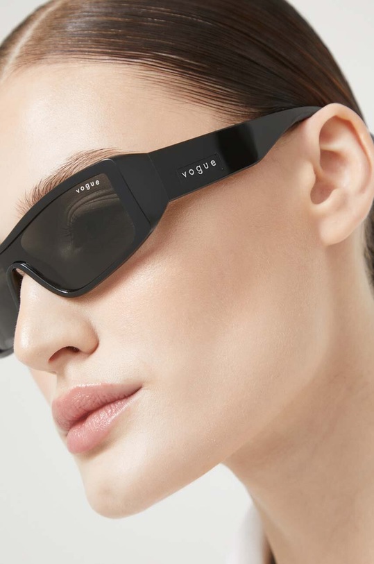 VOGUE napszemüveg négyszögletes fekete 0VO5442S