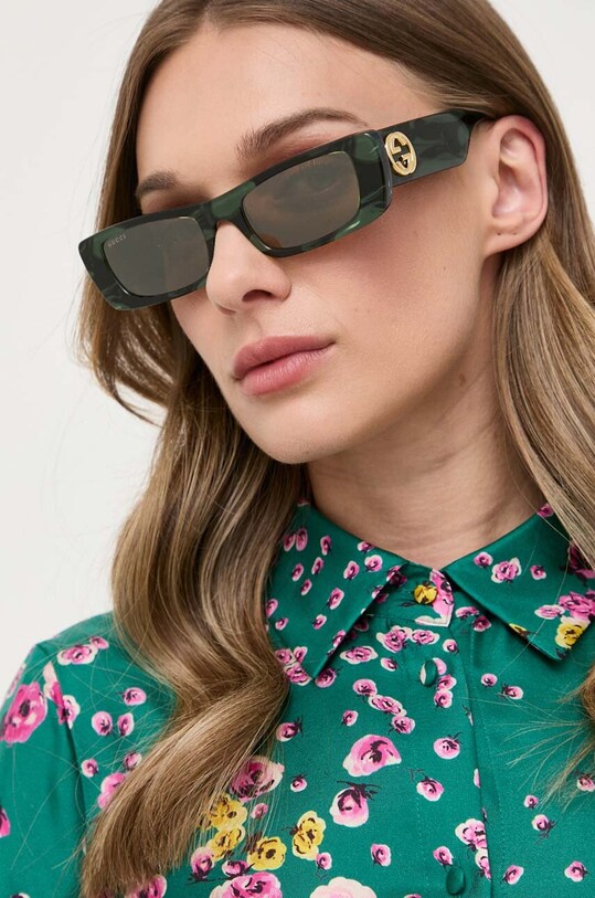 Сонцезахисні окуляри Gucci однотонна з деталлю зелений GG0516S