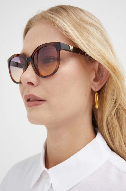 Sluneční brýle Guess gradientní hnědá GU7877.5353Z