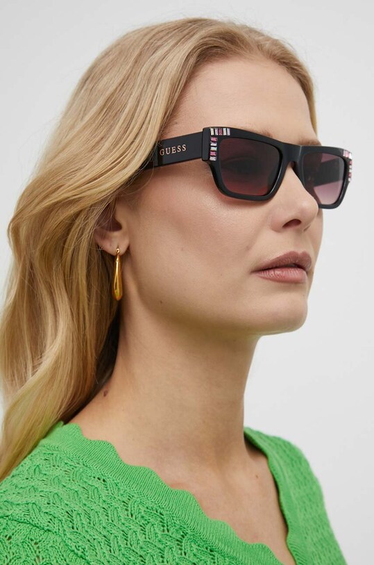 Сонцезахисні окуляри Guess однотонна з деталлю чорний GU7902.5301T