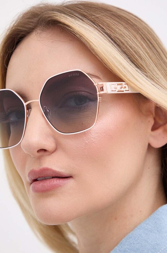 Guess okulary przeciwsłoneczne gradientowa biały GU7913.5925W