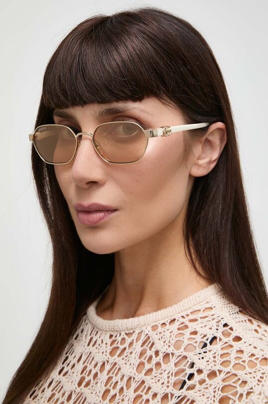 Солнцезащитные очки Gucci прямоугольные бежевый GG1593S