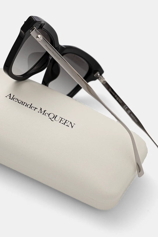 Солнцезащитные очки Alexander McQueen чёрный AM0483S