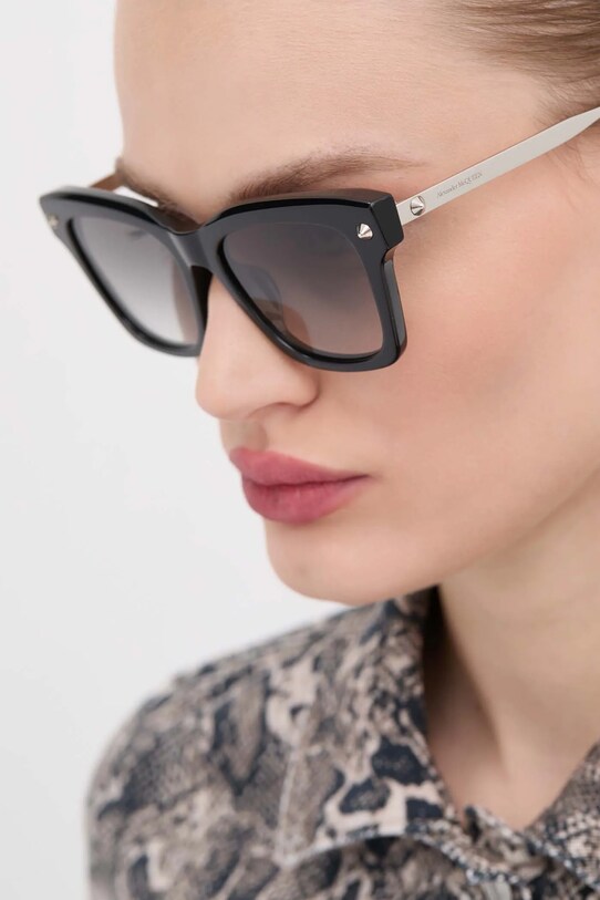 Солнцезащитные очки Alexander McQueen AM0483S