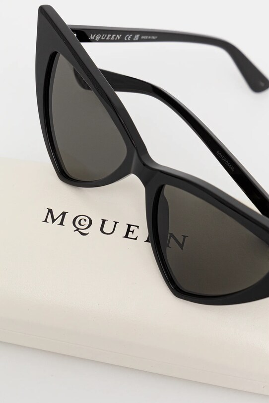 Alexander McQueen ochelari de soare AM0518S negru
