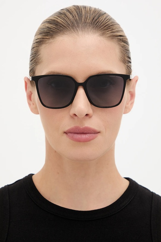 Tommy Hilfiger okulary przeciwsłoneczne TH.2292/S czarny AA00