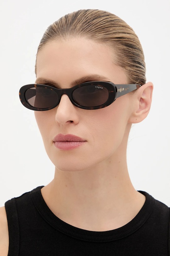 VOGUE ochelari de soare uniforme maro 0VO5582S