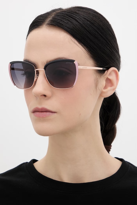 Guess occhiali da sole occhi di gatto nero GU00218.5705B