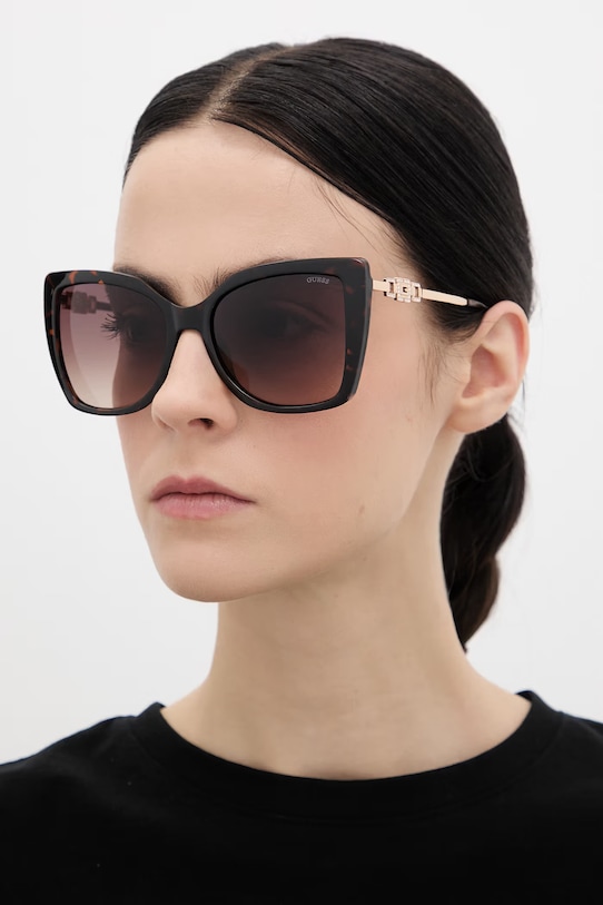 Guess occhiali da sole occhi di gatto marrone GU00266.5652F