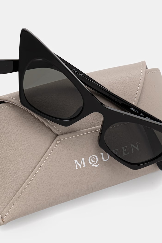 Akcesoria Alexander McQueen okulary przeciwsłoneczne kocie oczy damskie AM0557S czarny