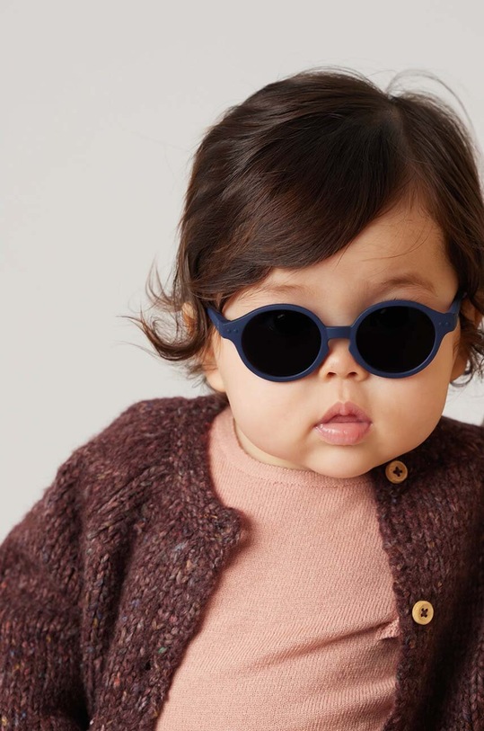 Detské slnečné okuliare IZIPIZI BABY #d Darčekový box tmavomodrá BABY012A