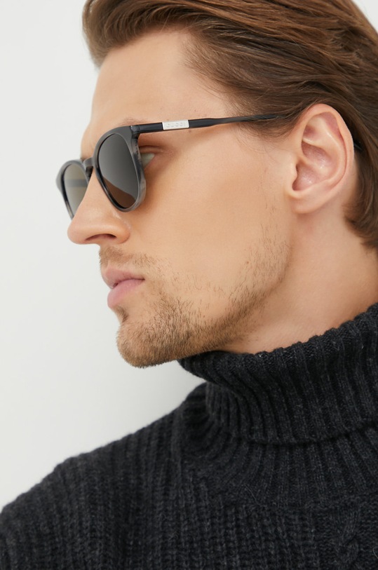 Dodatki Sončna očala Gucci GG1157S siva