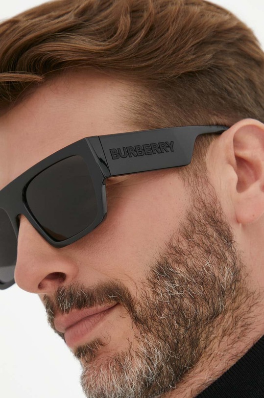 Солнцезащитные очки Burberry однотонная с деталью чёрный 0BE4397U