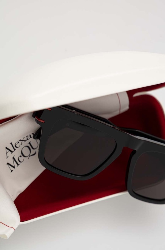 Alexander McQueen okulary przeciwsłoneczne AM0397S czarny