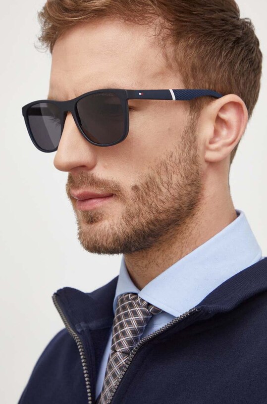 Tommy Hilfiger napszemüveg standard fekete TH.2042/S