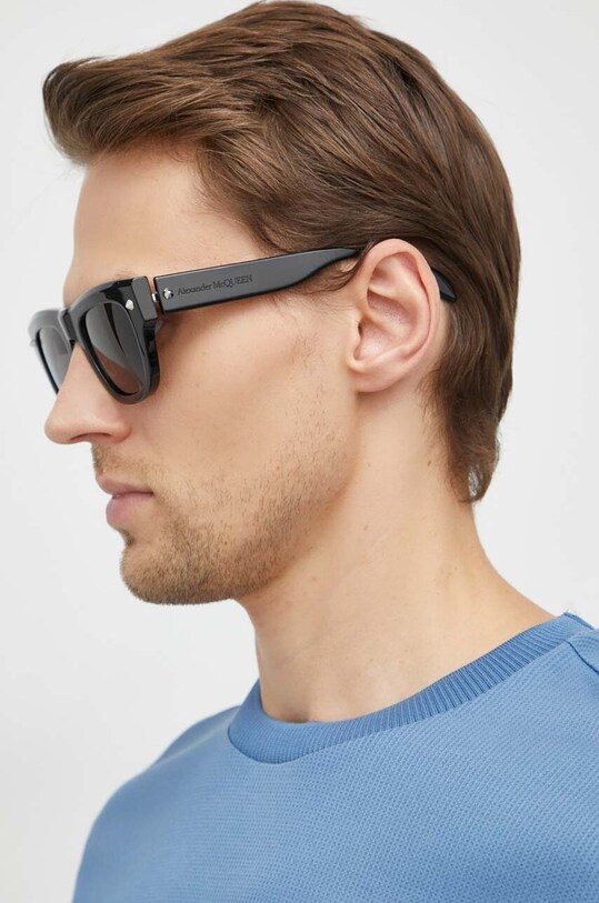 Alexander McQueen ochelari de soare AM0425S negru
