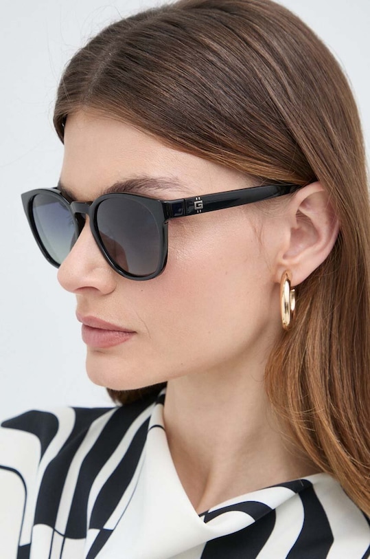 Солнцезащитные очки Guess чёрный GU00083.H.5401D