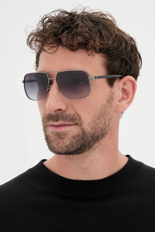 Guess okulary przeciwsłoneczne gradientowa czarny GU00119.5808B
