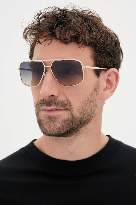 Guess okulary przeciwsłoneczne gradientowa złoty GU00167.6032W
