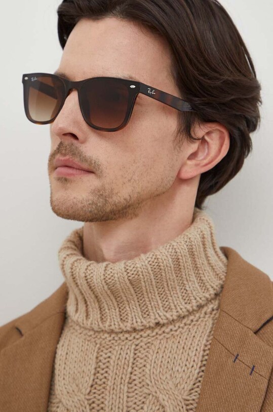 Slnečné okuliare Ray-Ban 0RB4420 hnedá AA00