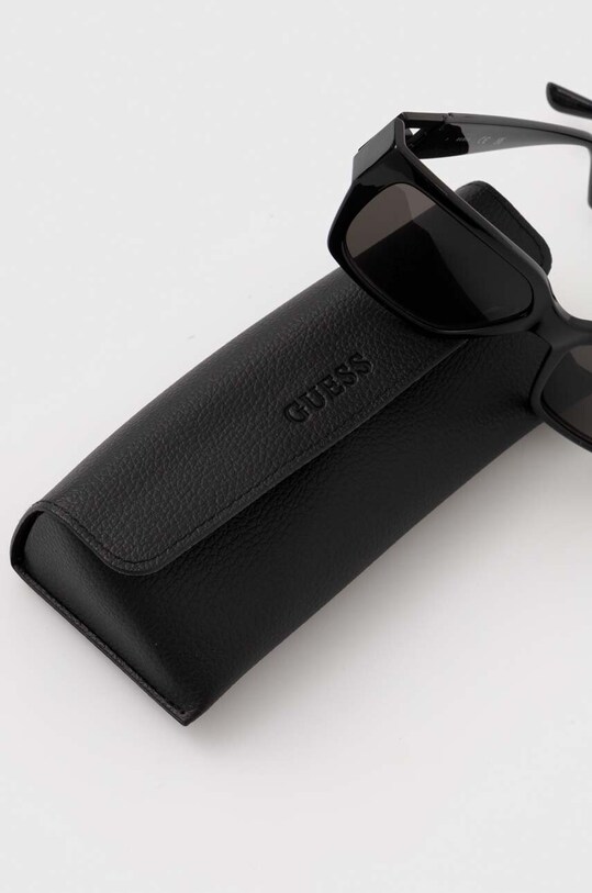 Солнцезащитные очки Guess GU7916.5501A чёрный
