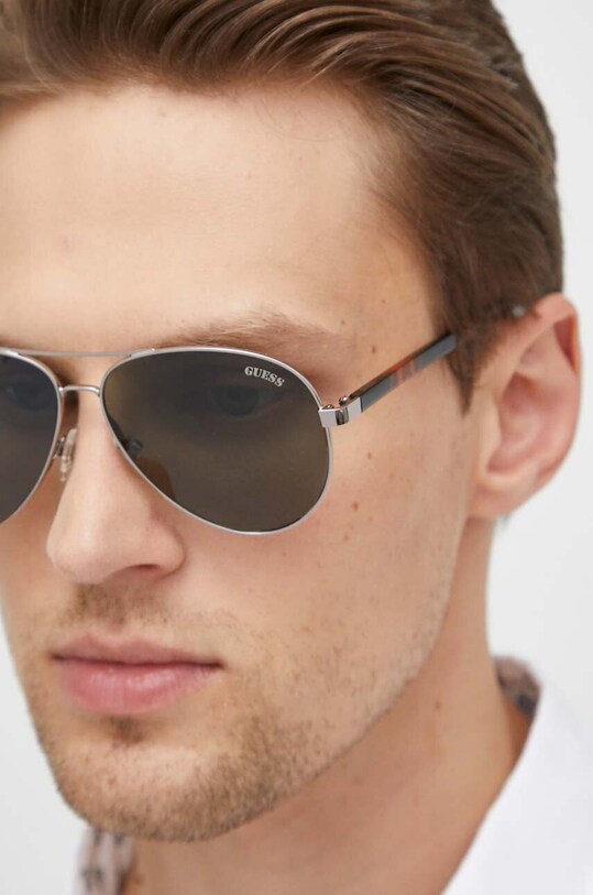 Guess ochelari de soare GU8279.5808N argintiu
