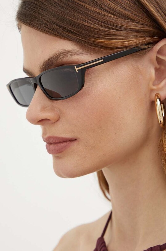 Солнцезащитные очки Tom Ford FT1058.5901A