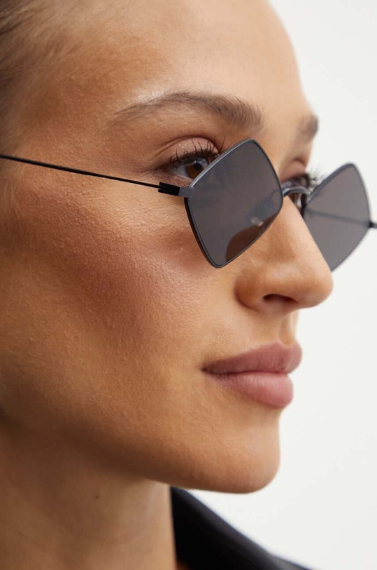 Солнцезащитные очки Saint Laurent чёрный SL.302.LISA