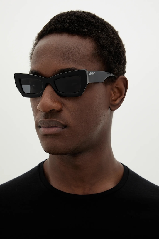 Солнцезащитные очки Off-White OERI137.511007 чёрный AA00