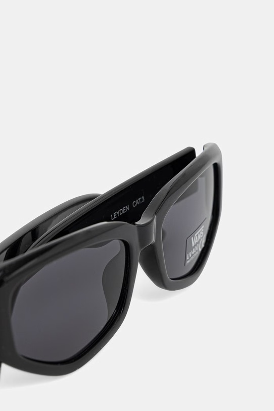 Vans okulary przeciwsłoneczne czarny VN000T0CBLK1