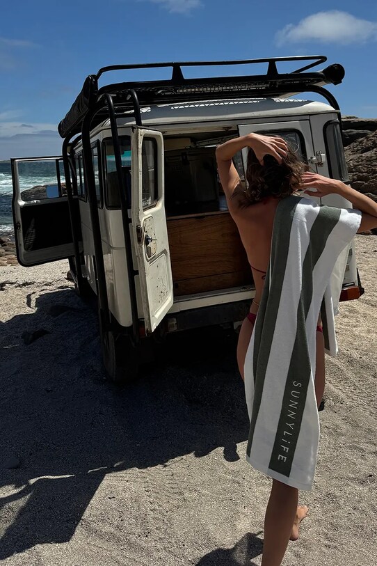 Ručnik za plažu SunnyLife The Vacay Olive Stripe S51TOWGR