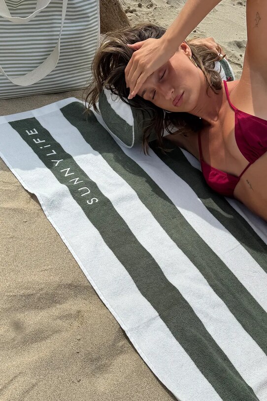 Nafukovací plážový polštář SunnyLife Vacay Olive Stripe S51IBPVA zelená