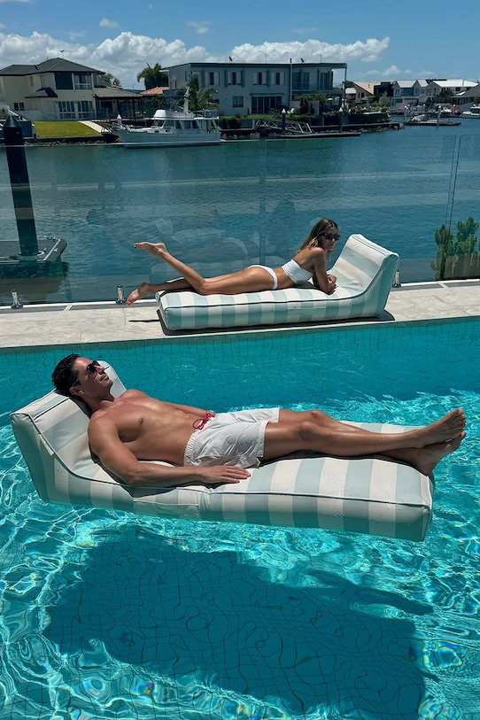 SunnyLife felfújható matrac úszáshoz Lazy Days Blue Stripe S51LDLBL