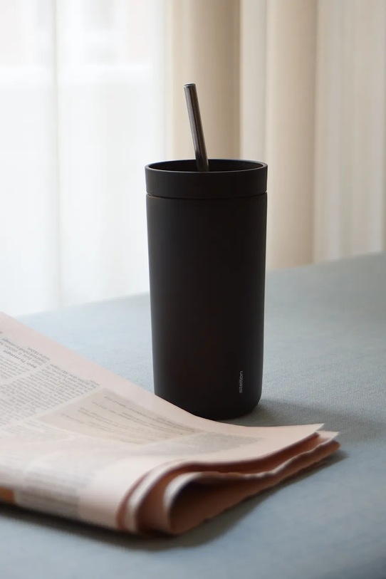 Termohrnček so slamkou Stelton To Go Sip 400 ml 686.51 čierna AA00