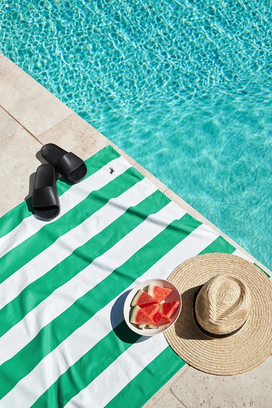 Dock & Bay ręcznik plażowy szybkoschnący Cancun Green 200 x 90 cm zielony TOWLB.CAB.XL.GREEN.R