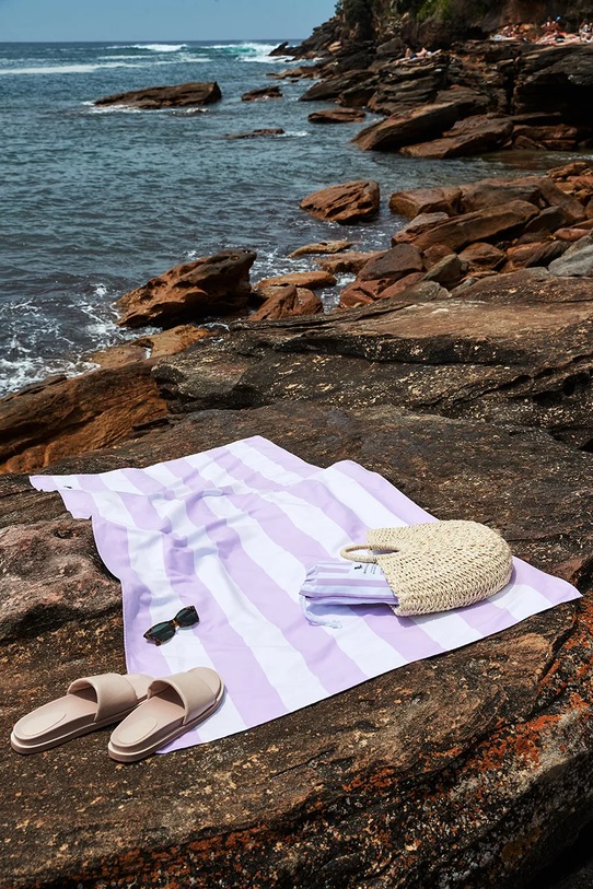 Rýchloschnúci plážový uterák Dock & Bay Lombok Lilac 160 x 90 cm fialová TOWLB.CAB.LG.LTPPL.R